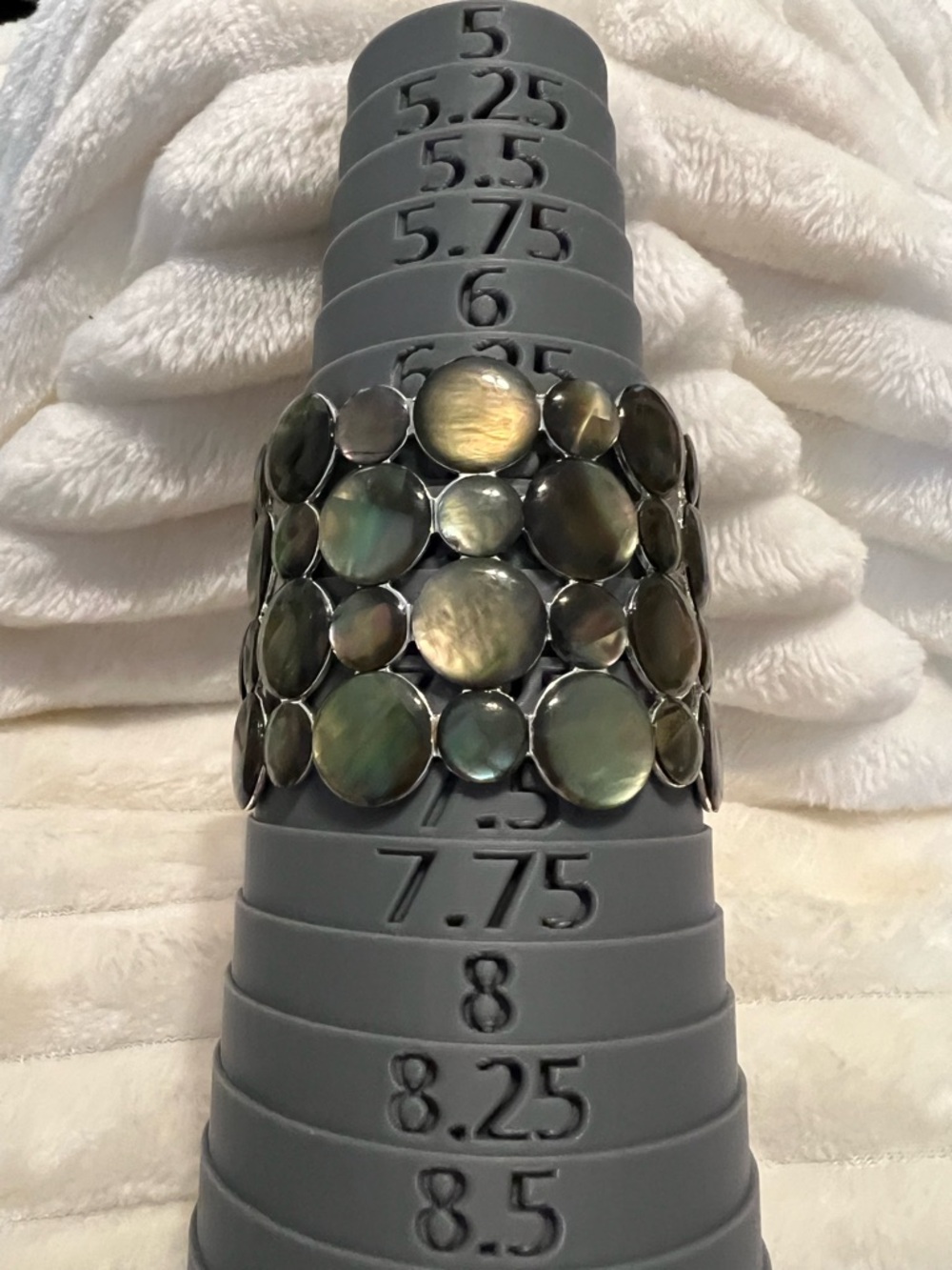 Iridescent Green Pearl Disc Stones Cuff Bracelet - Picture 5 of 7